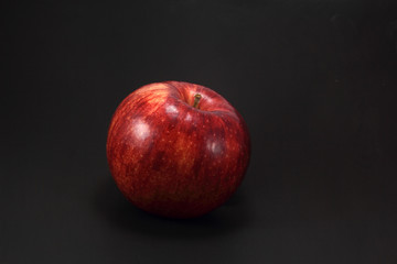 Fototapeta na wymiar Red gala apple on black background