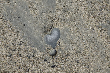 Steinherz im Sand