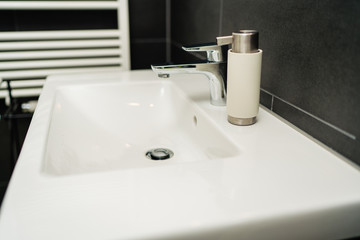 Waschbecken Seifenspender