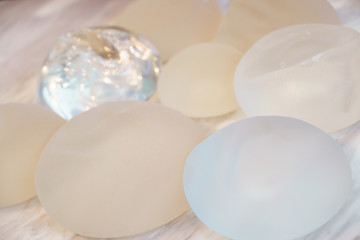 Difference o Silicone breast implant.