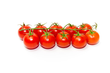 Frische Cherrytomaten auf weißem Hintergrund