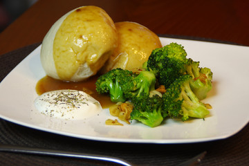 Grilled garlic with broccoli - vegetarian food