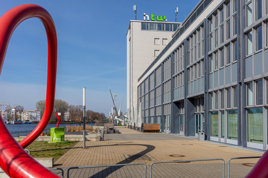 Berlin, Campus HTW - Hochschule f&uuml;r Technik und Wirtschaft - Leeres Gel&auml;nde nach Verschiebung der Pr&auml;senzveranstaltungen / geschlossen, Schliessung,