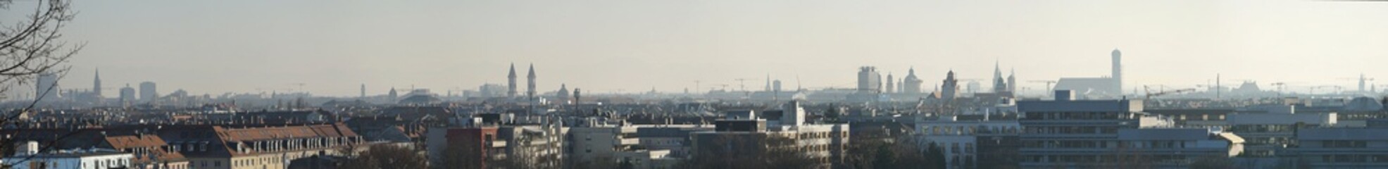 Fototapeta na wymiar Panorama München vom Luitpoldpark aus