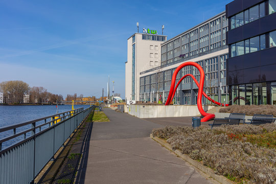 Berlin, Campus HTW - Hochschule f&uuml;r Technik und Wirtschaft - Leeres Gel&auml;nde nach Verschiebung der Pr&auml;senzveranstaltungen