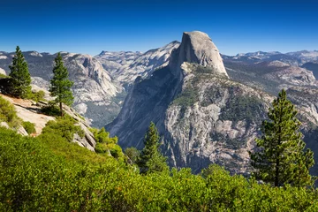 Crédence de cuisine en verre imprimé Half Dome View of Half Dome in summer with blue sky, Yosemite National Park, USA