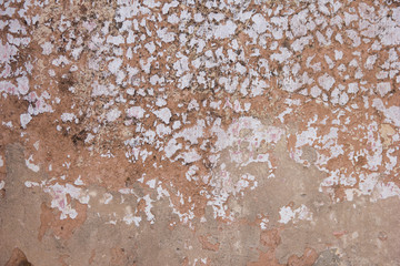 pared antigua agrietada de color blanco