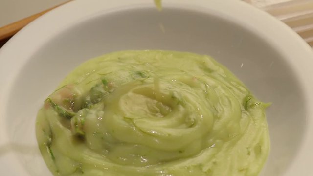 sopa cremosa de espinafre e cebolas