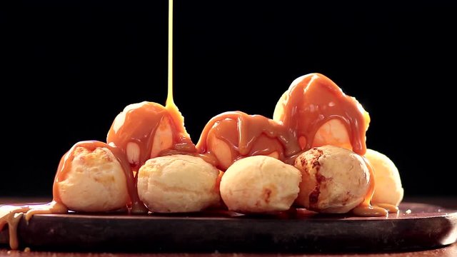 p&atilde;o de queijo com doce de leite