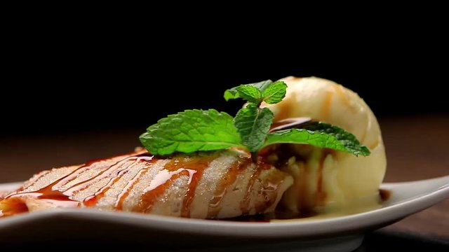 panqueca de chocolate com sorvete de creme