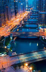 Chicago River with boats and traffic in Downtown Chicago at dawn