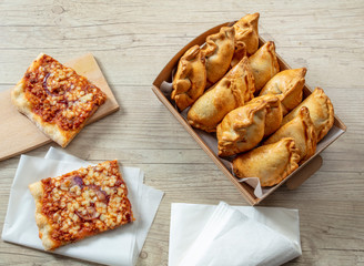 pizzas y empanadas rellenas para llevar a domicilio, take away. pizzas and stuffed empanadas to...