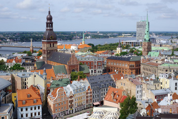 Fototapeta na wymiar Vue panoramique de la capitale Riga, Lettonie