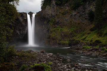 Fototapeta premium Snoqualmie falls in Washington state viewed from the lower viewing deck