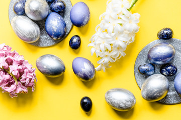Easter is coming. Small preparations. We paint eggs with the whole family.