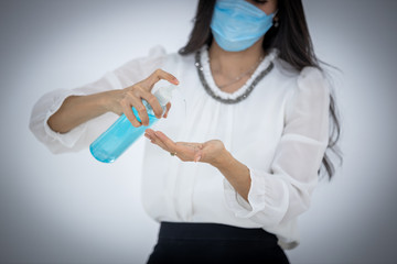 Working women feel fever Therefore wear a mask to protect hygiene Wash your hands properly with alcohol gel. To kill germs And the Covid-19 virus to prevent infection