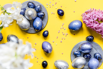 Easter is coming. Small preparations. We paint eggs with the whole family.