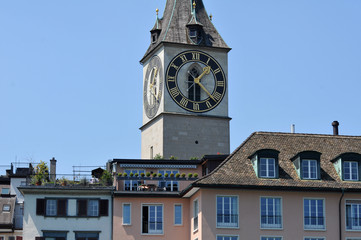 Fototapeta na wymiar église dans la vieille ville de Zurich - Suisse 