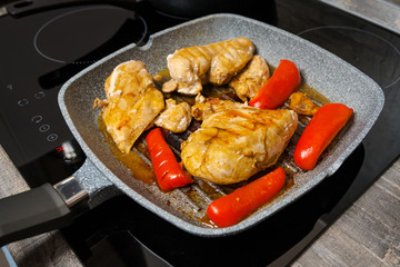 Grilled chicken breast slices with bell pepper