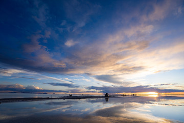 ウユニ塩湖の夕日