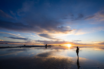 ウユニ塩湖の夕日