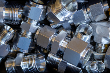 Quick connect fittings coupling for assembling compressed air, hydraulics, pneumatics, gases, fuel...