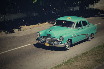 Obraz na płótnie Canvas Old taxi in the streets of La Habana, Cuba