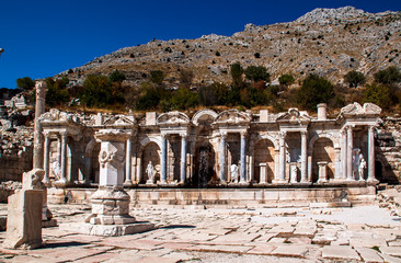 Obraz premium Antonine Nymphaeum fountain, Sagalassos famous touristic place, big ancient city in Aglasun, Burdur, Turkey