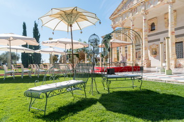 romántica decoración para un evento al aire libre