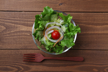 レタスとミニトマトのグリーン サラダ テーブル