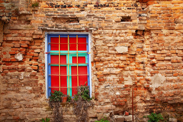 Fototapeta na wymiar Window in an old brick wall
