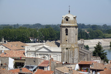 Fototapeta na wymiar Arles mit Eglise Saint-Julien