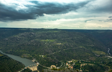 paisagem natural do parque do douro internacional em Portugal