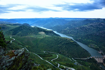paisagem natural do parque do douro internacional em Portugal