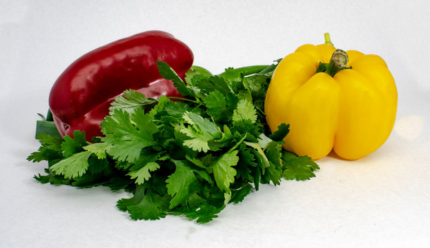 Piment&atilde;o Amarelo e Vermelho e coentro