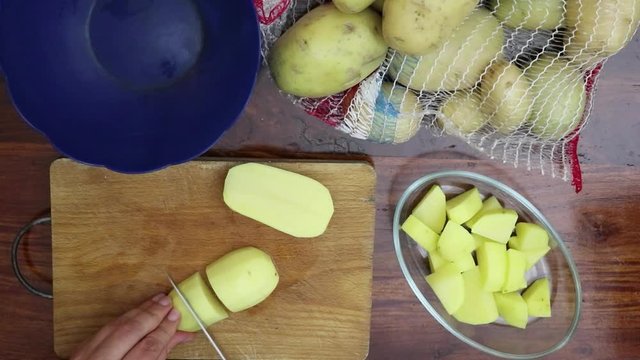 Tagliare le patate