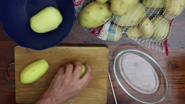 Tagliare le patate