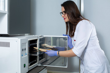 Sterilization of cosmetologist tools in an autoclave