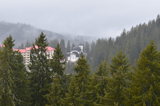 Pamporovo ski resort in forest setting with non extreme mid winter temperatures and child friendly purpose built facilities It is best suited to budget conscious travelers of novices to intermediates