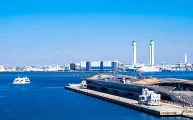 青空が広がる港の風景　横浜
