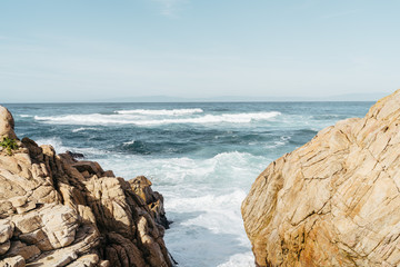 Waves Between Boulders