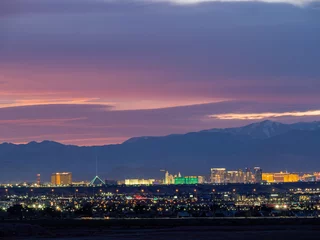 Meubelstickers Sunset red afterglow over the famous strip of Vegas © Kit Leong