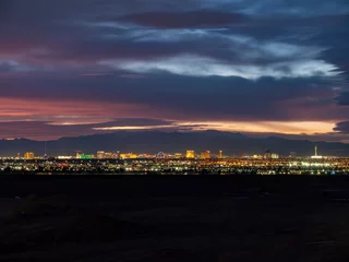 Foto op Plexiglas anti-reflex Sunset red afterglow over the famous strip of Vegas © Kit Leong