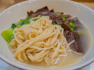 Close up shot of a bowl of delicious beef hand pulled noodle