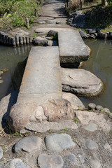 池の上の石橋