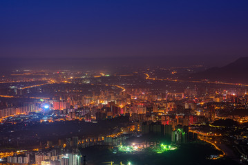 Fototapeta na wymiar Night view of the city under the mountain