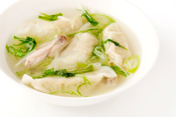 鶏手羽中入りスープ水餃子