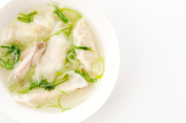 鶏手羽中入りスープ水餃子