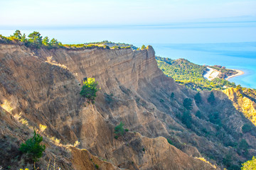 The High Ridge starts from the east of the cliff, which the Anzacs call Razor Edge, and continues 900 meters northeast.