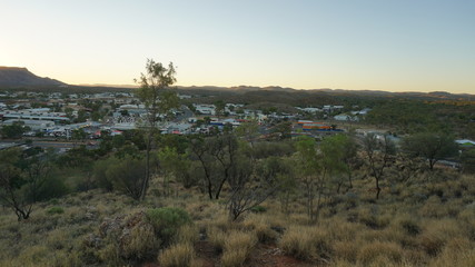 Fototapeta premium A sunset captured from the Anzac Hill Lookout in Alice Springs, in the Northern Territories in Australia